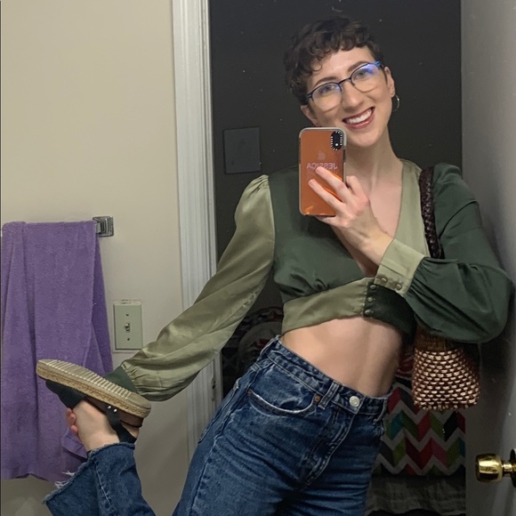 Meet your Posher, Jessica - Picture 2 of 2